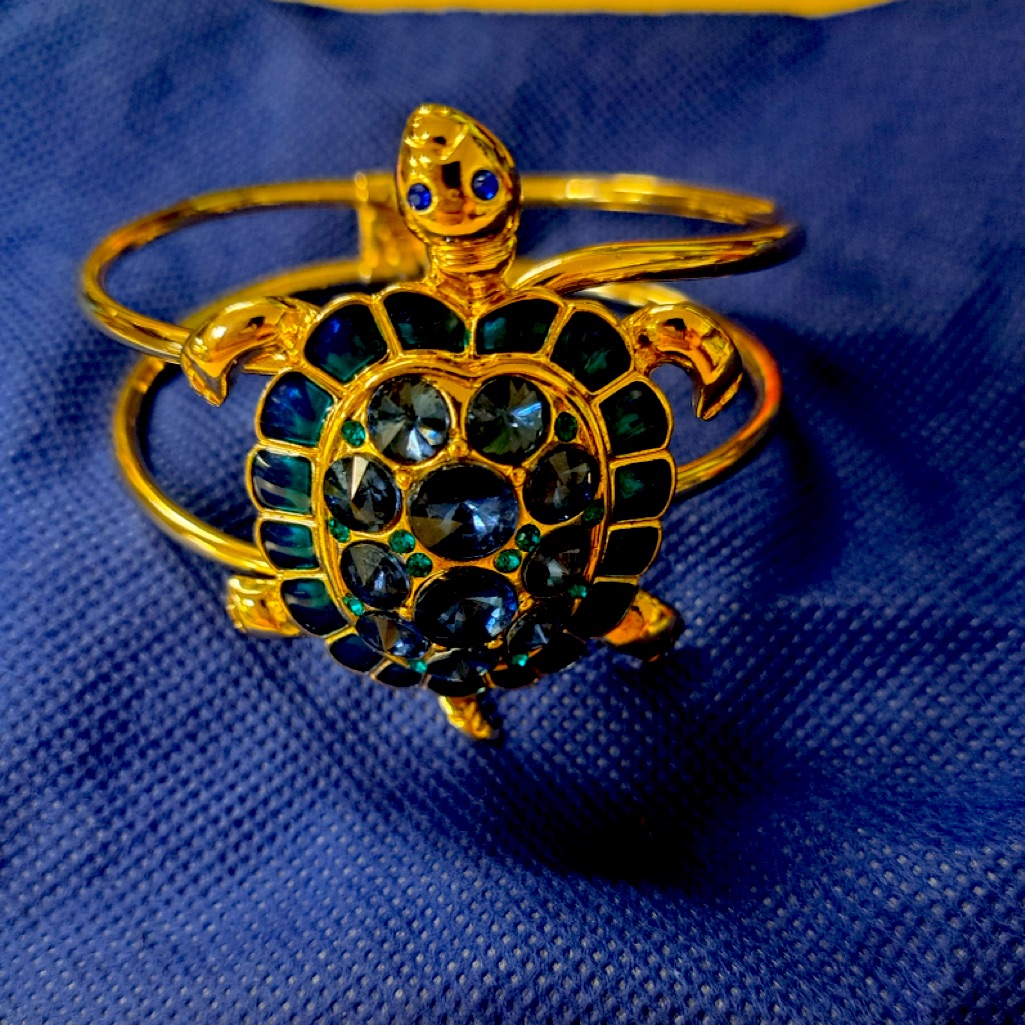 True To Form Gorgeous Turtle Bracelet Hinge For Easy OnOff 35$